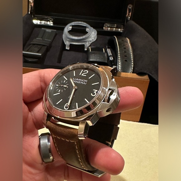 Panerai PAM 1084 (Like New) - Picture 8 of 11
